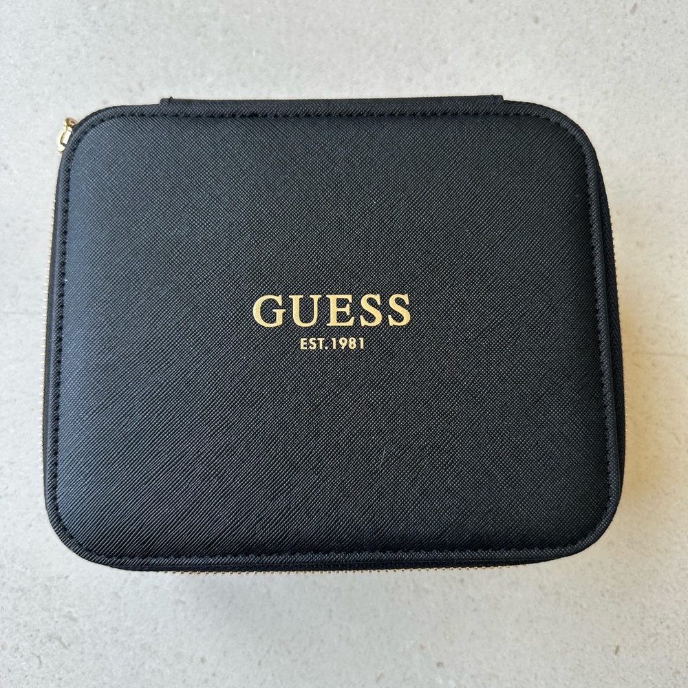 BEAND NEW! GUESS jewelry case